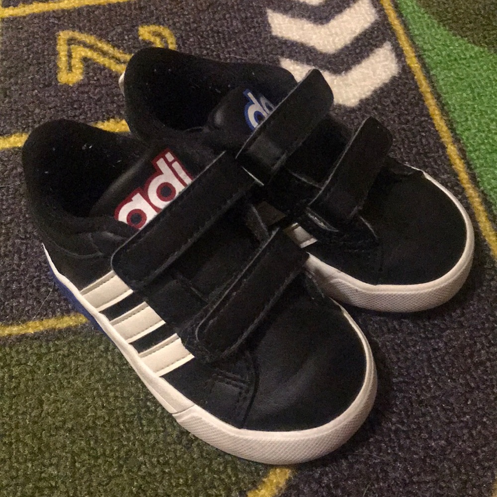 Adidas toddler sneakers sz 5